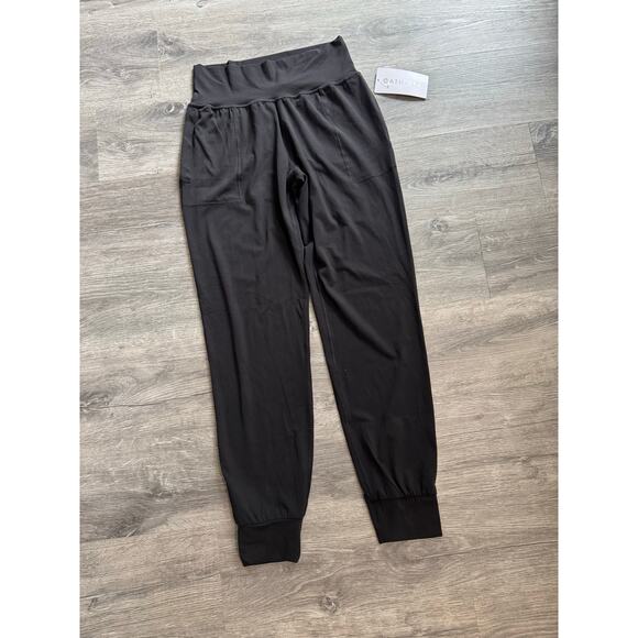 NWT Athleta Salutation Jogger in Powervita Black Small Petite - Picture 2 of 15